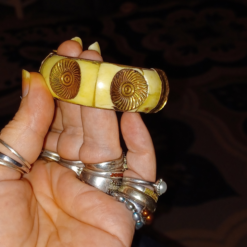 Vintage Bangle Bracelet - Picture 2 of 5